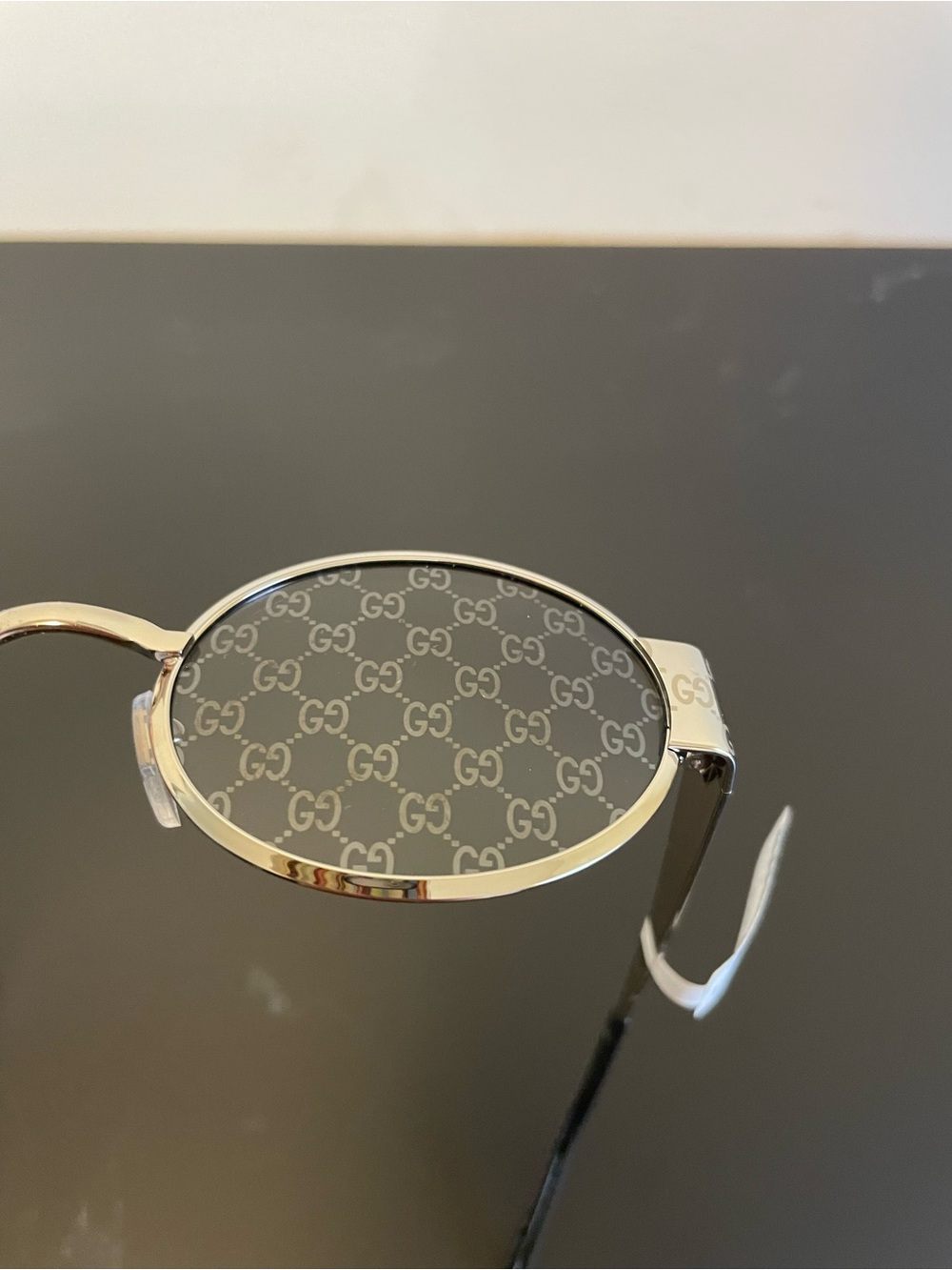 Gucci Oval Silver Frame Black Lens Men’s Sunglasses-51-23-145
BRAND NEW - Picture 10 of 16